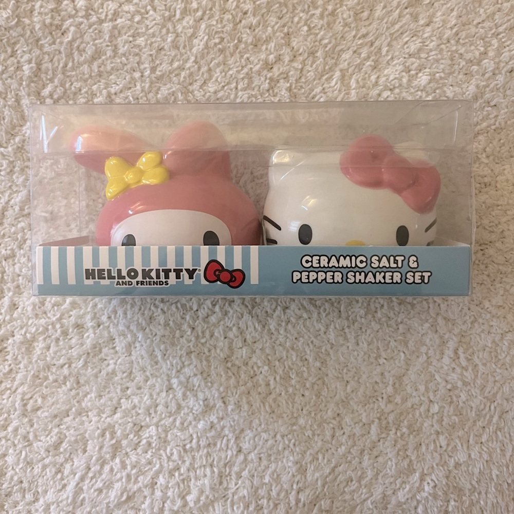 Hello Kitty salt and pepper shakers